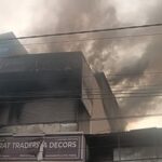 पर्दे की दुकान में लगी भीषण आग, कड़ी मशक्कत के बाद पाया काबू